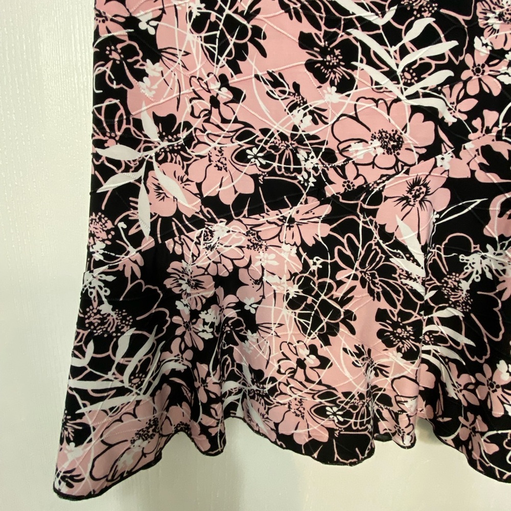Floral and Textured Skirt with Diagonal Tulip Bottom - Picture 5 of 5